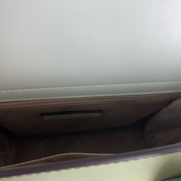 Michael Kors CARMEN
SATCHEL. New with tag. - Picture 8 of 9